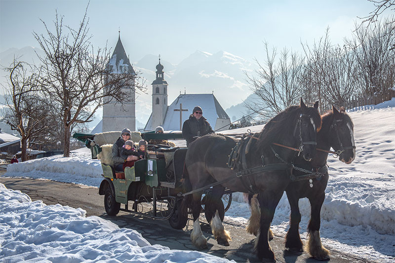 media/image/kitzhof-winter-pferdekutsche-emotion.jpg